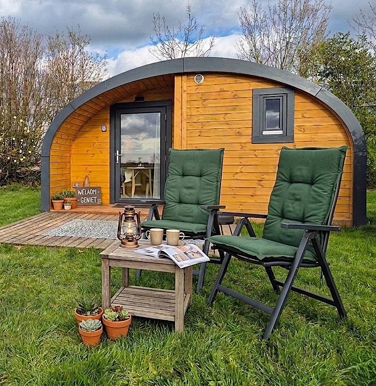 Natuurlijke houten pod voor een ontspannen gezinsvakantie