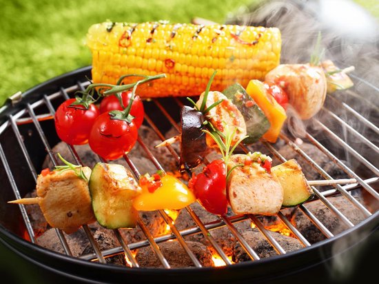 BBQ set met houtskool bij verblijf op De Nix Hoeve