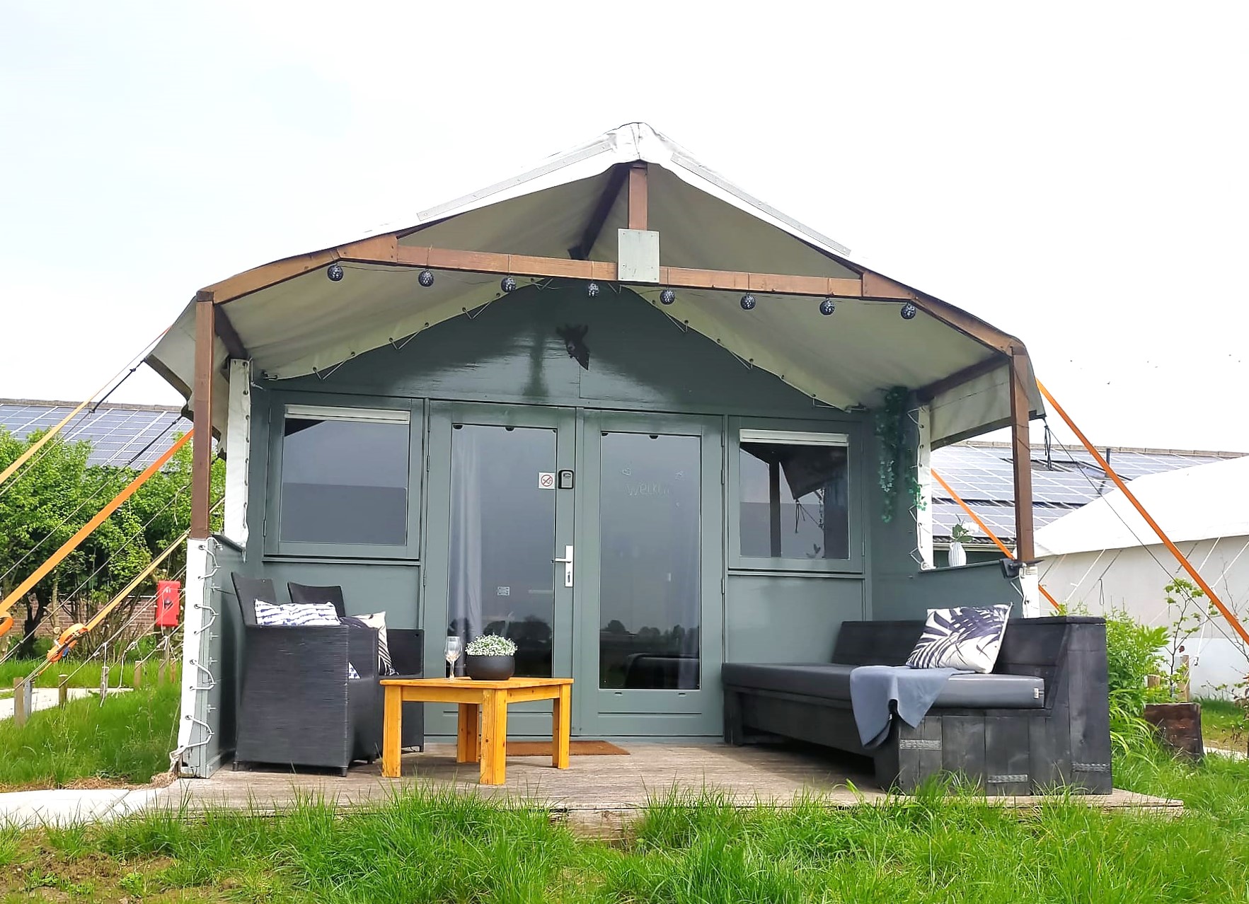 Farm Loft Geit met uitzicht over de boerderij en landerijen